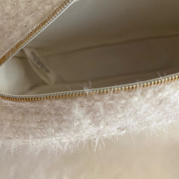 CHANEL Beaute’ Cosmetic Bag - Picture 5 of 10